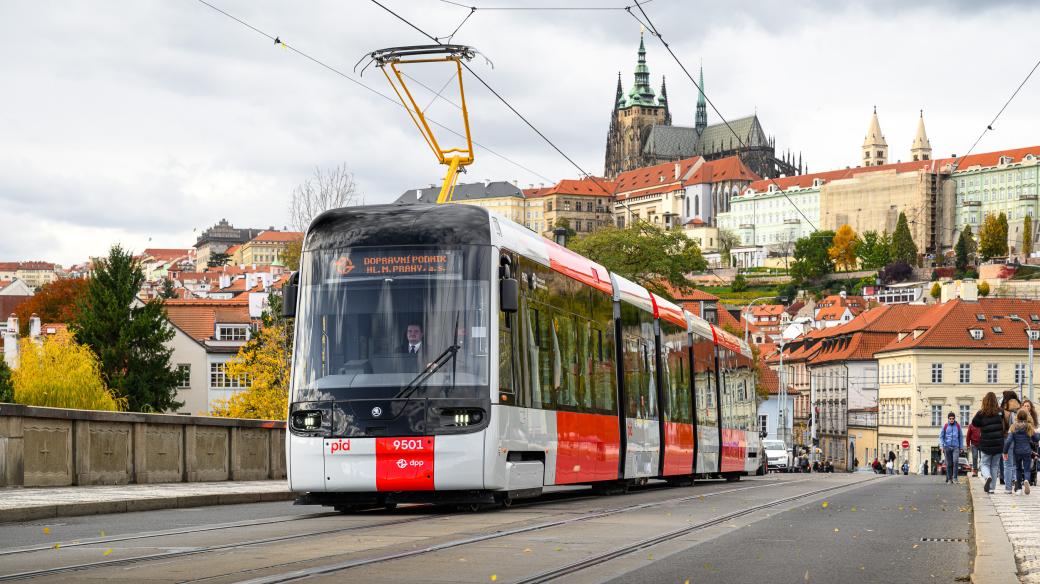 Tramvaj Škoda ForCity Plus 52T