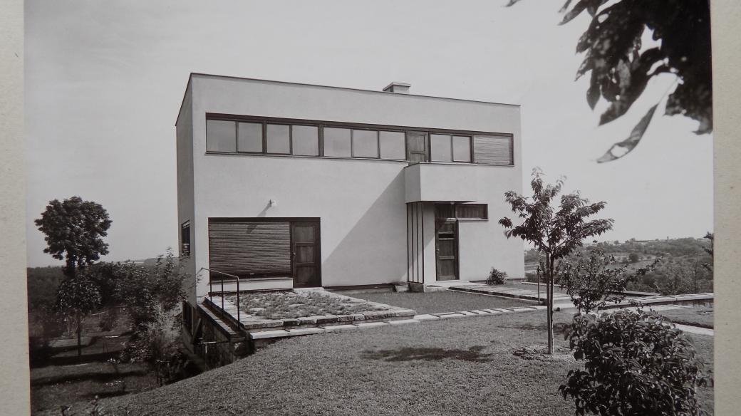 Funkcionalistická vila v Kostelci nad Černými lesy, kterou navrhl architekt Jaroslav Fragner