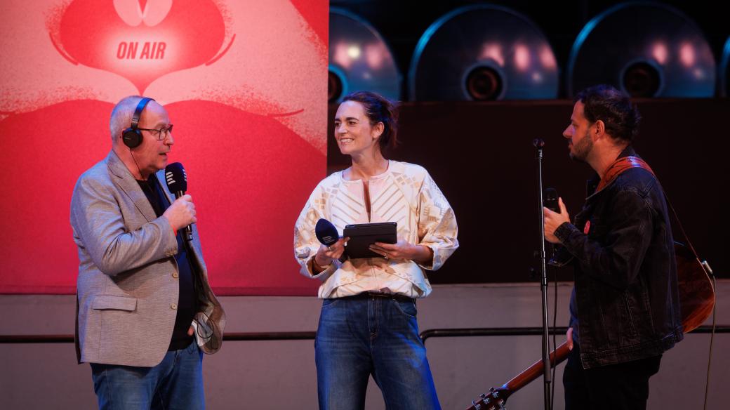 Další moderátorská dvojice Jan Pokorný a Daniela Brzobohatá při rozhovoru s Xindlem X