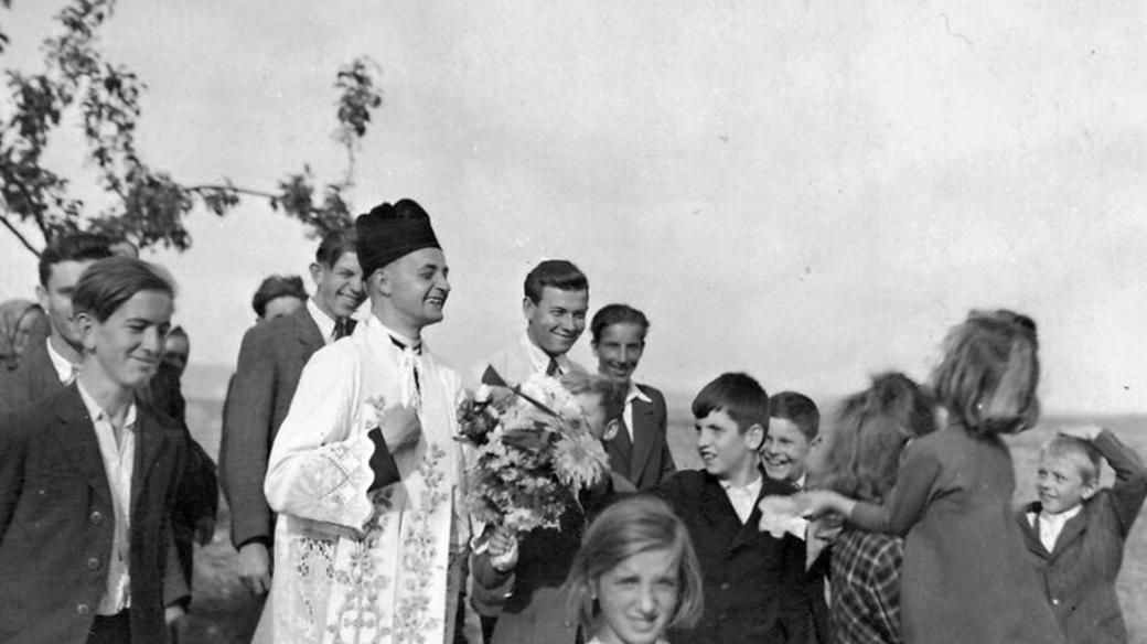 Farář Jan Bula s farníky