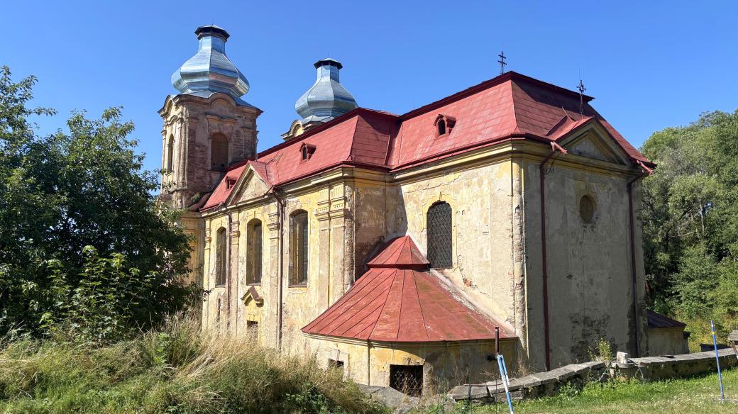 Kostel Navštívení Panny Marie, Skoky