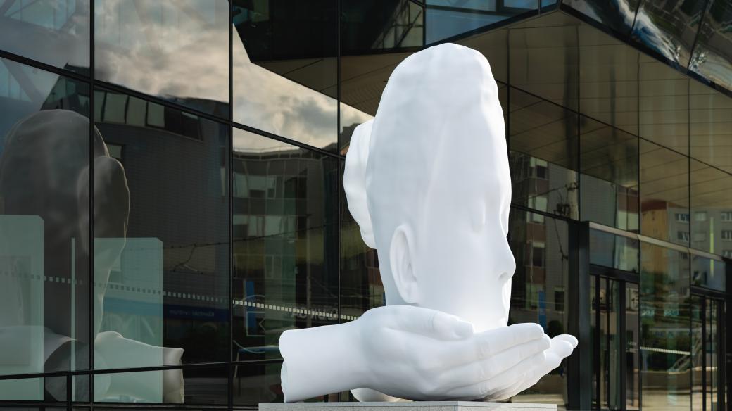 Socha Nest od Jaume Plensy