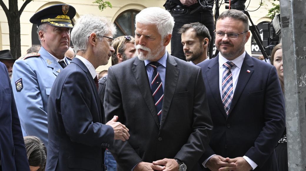 (Zleva) předseda Senátu Miloš Vystrčil (ODS), prezident Petr Pavel a ředitel ČRo René Zavoral