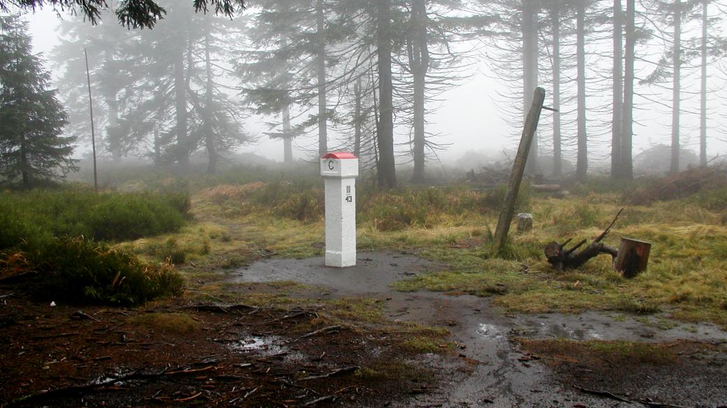 Trojmezí tří zemí koruny české na hřebeni Rychlebských hor