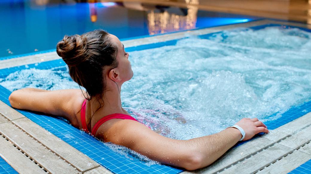 wellness, bazén, vířivka (ilustrační foto)