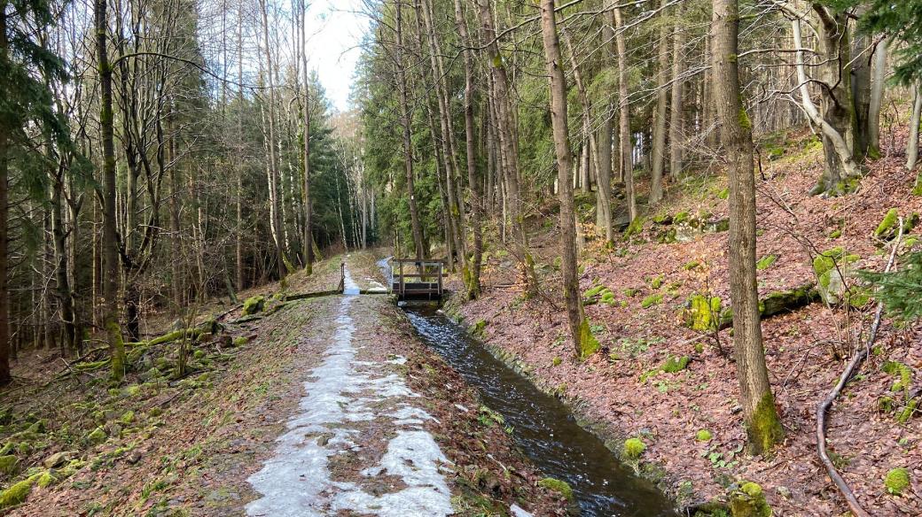 Délka kanálu je 24 kilometry, šířka dosahuje až 2 metry