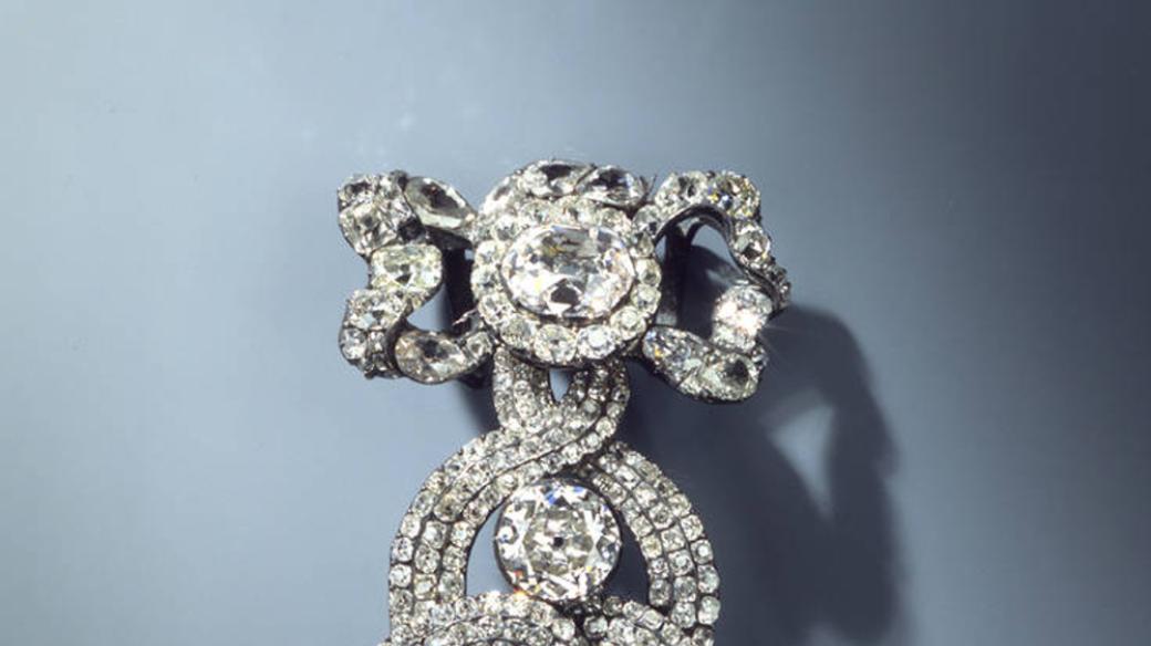 Drážďanský zelený diamant: malostranský klenotník Franz Michael Diespach jako tvůrce vzácné kloboukové agrafy, 1769