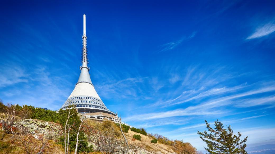 Horský hotel a vysílač Ještěd