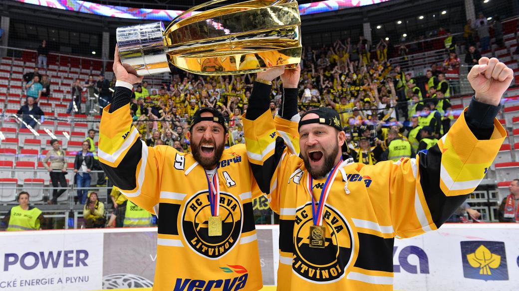 Pamatujete si na cestu černožluté "Popelky" až za titulem? Vzpomínáme na slavné bitvy hokejového play-off