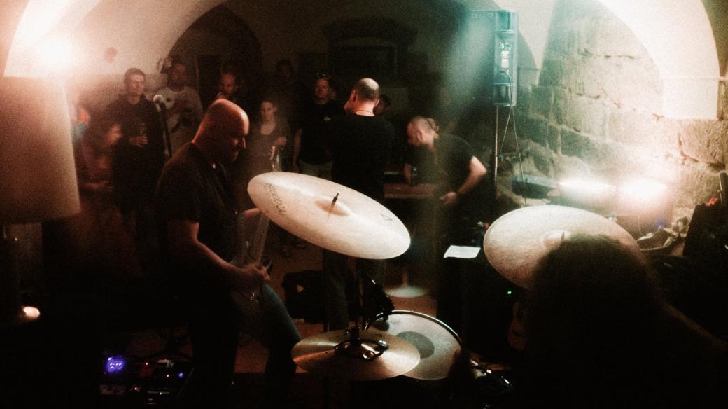 Undergroundový koncert v Otovicích