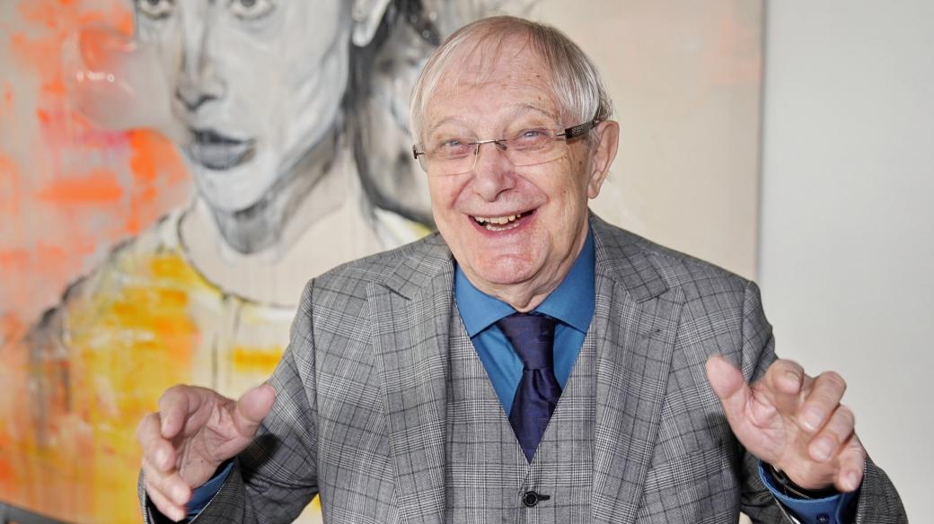 Rozhovor z karlovarského festivalu s dokumentaristkou Olgou Sommerovou o dokumentu Jiří Suchý - Lehce s životem se prát.