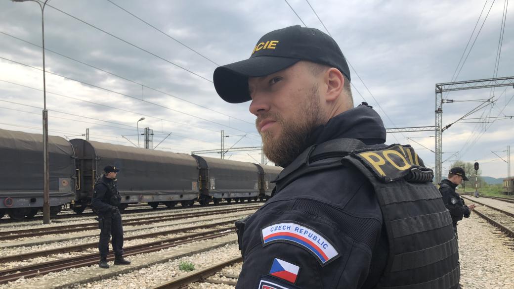 Češi pomáhají také v zahraniční. Hlídají zelenou hranici mezi Řeckem a Makedonií a nelegální přechody mezi dvěma státy