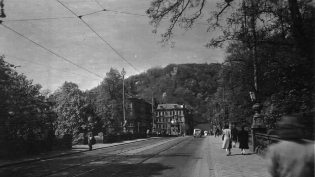 Pohled na Petřín (19. 4. 1952).jpg