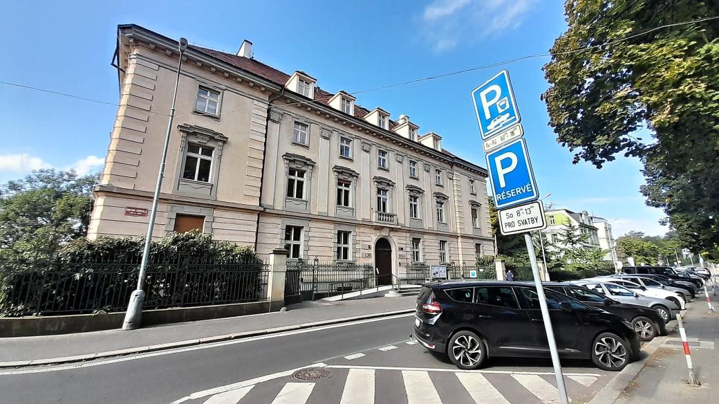 Budova knihovny v Churchillově ulici v Ústí nad Labem, bývalý Weinmannův palác