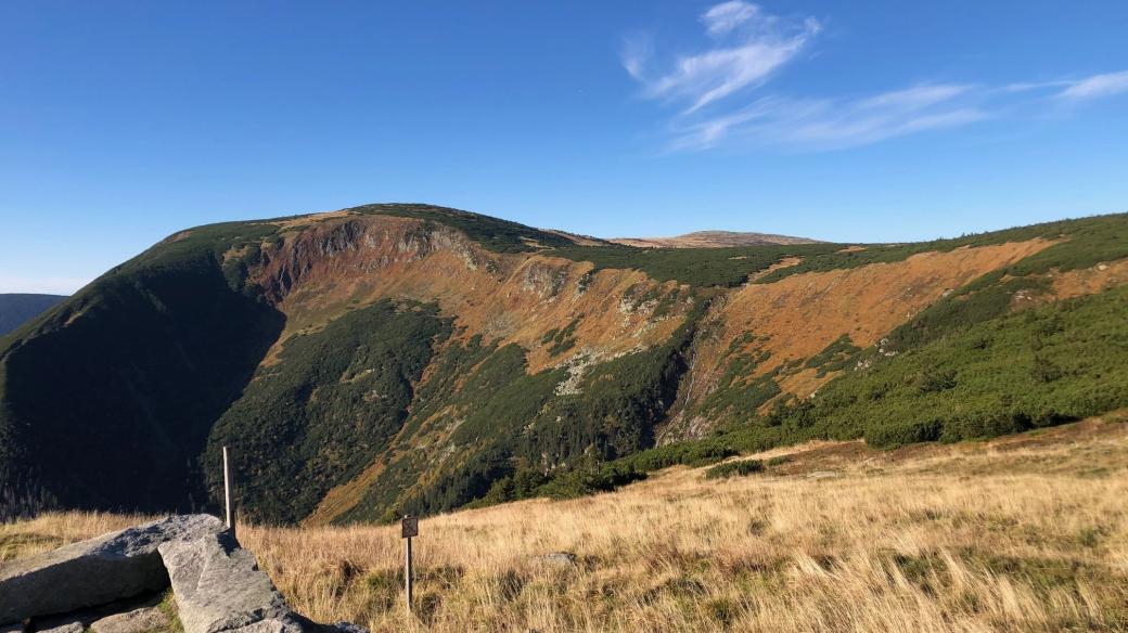 Správa KRNAP před zimou odstranila z vrcholu Sněžky ochranné sítě