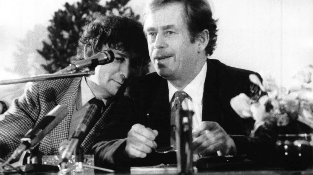 Michael Žantovský a Václav Havel (29. 1. 1990).jpg