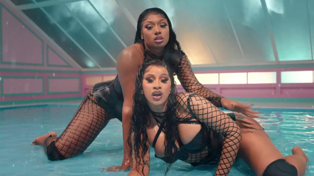 Megan Thee Stallion a Cardi B v klipu k písni WAP