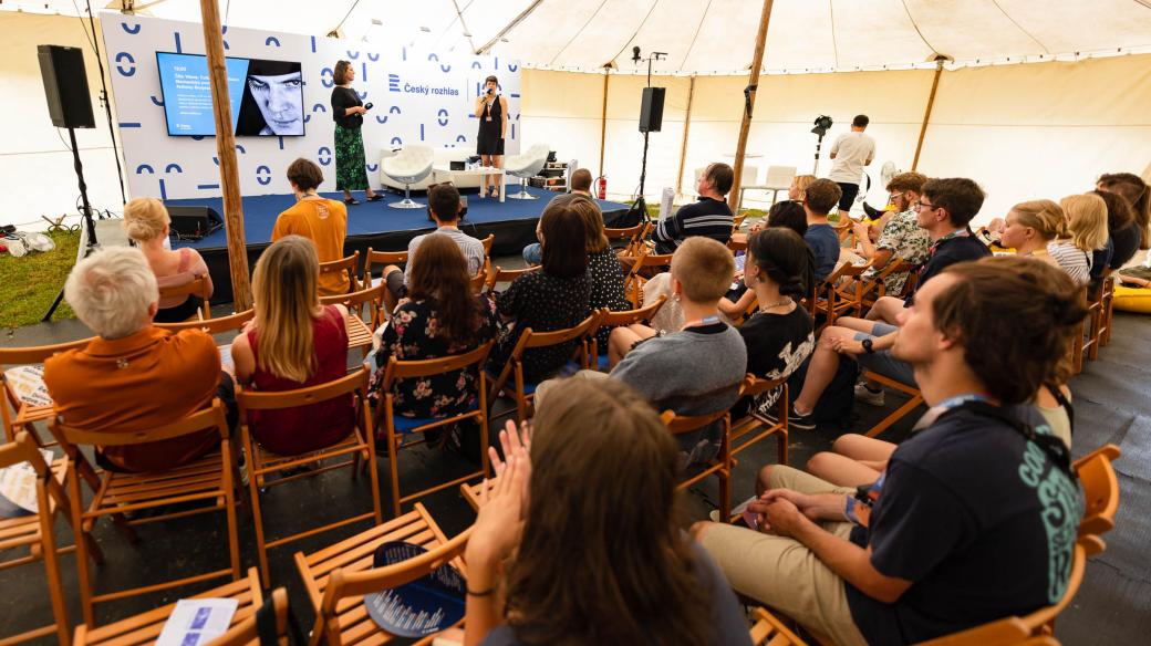 Šéfredaktorka Vltavy Jaroslava Haladová a slovesná dramaturgyně Klára Fleyberková představují premiérovou Četbu s hvězdičkou – román Anthonyho Burgesse Mechanický pomeranč