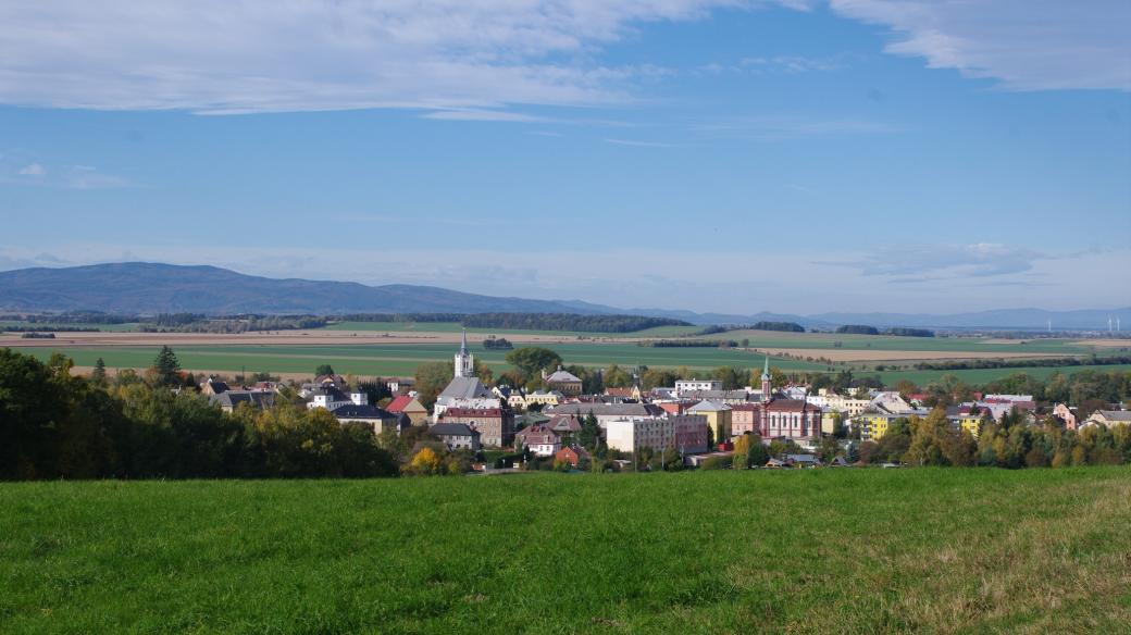 Výhled na Vidnavu je z vrcholu doslova úchvatný