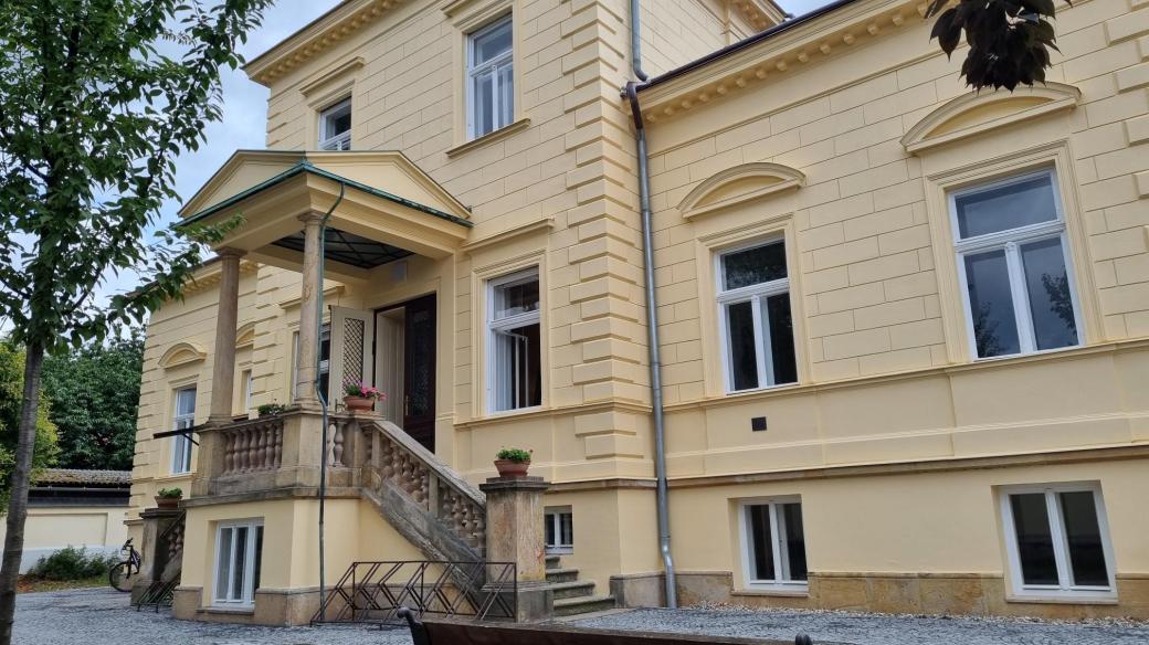 Zrekonstruovaná novorenesanční Langerova vila v Libině