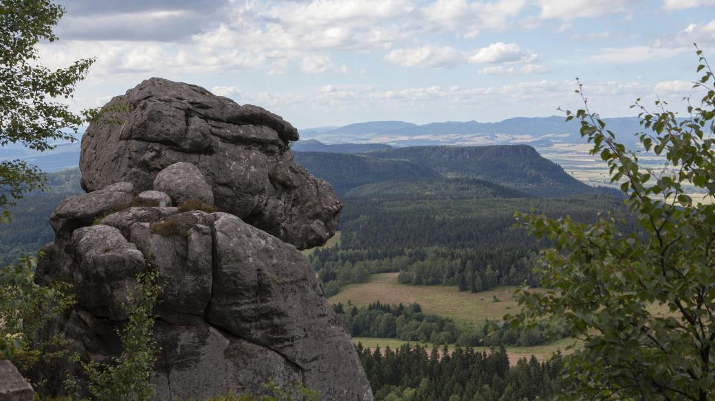 Skalní útvar Małpolud (Opičák), Stolové hory, Polsko.jpg