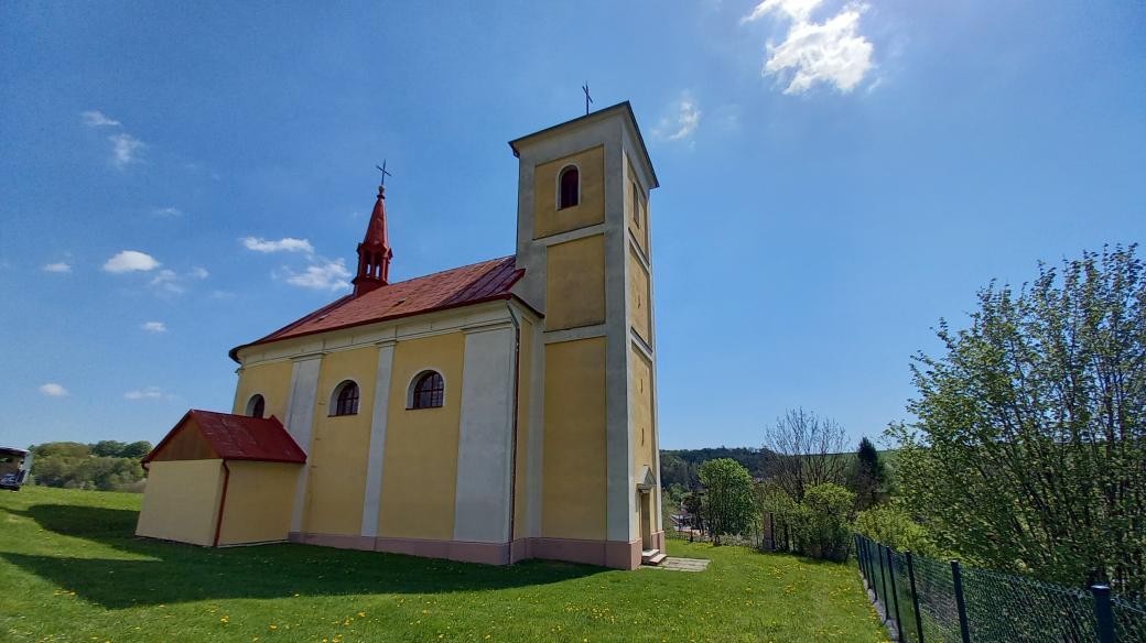 Kostel sv. Jana Křtitele a sv. Barbory v Lukavci