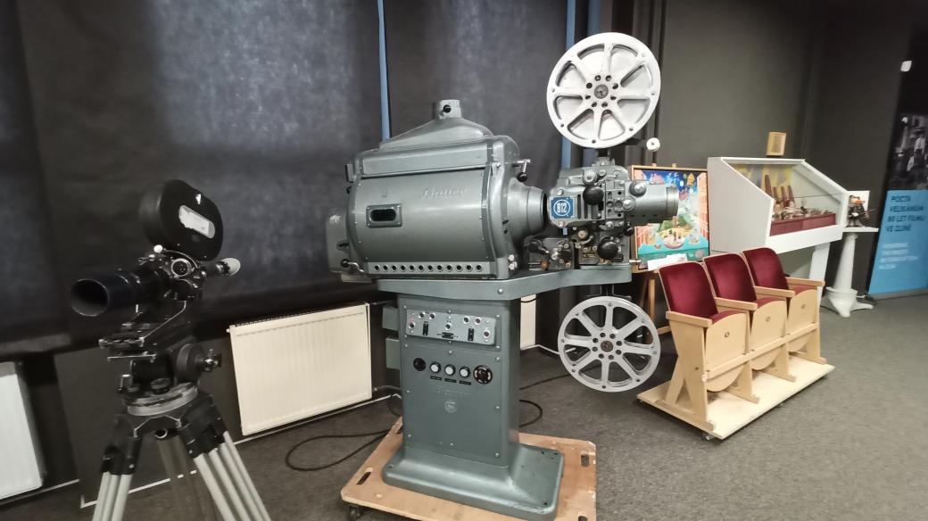 Dobová filmovací technika v ateliérech ve zlínském Kudlově
