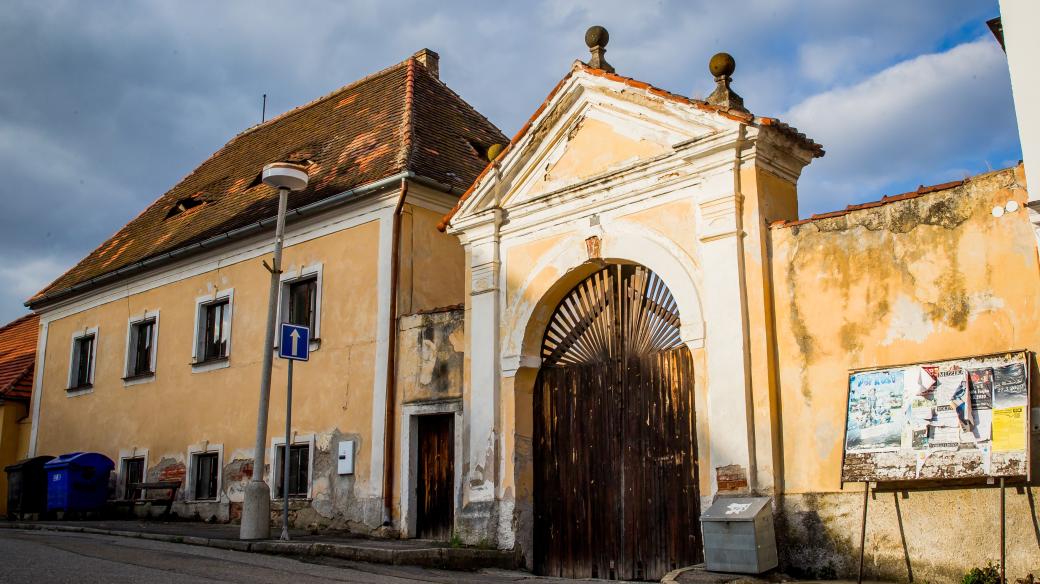 Barokní fara ve Strunkovicích nad Blanicí