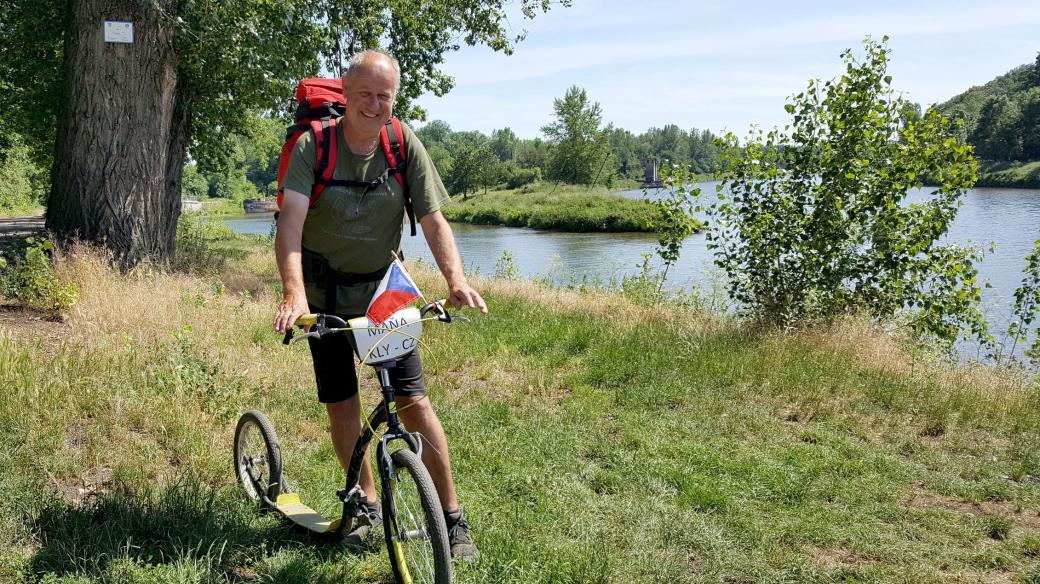 S koloběžkou Máňou ujede 600 km k Baltu