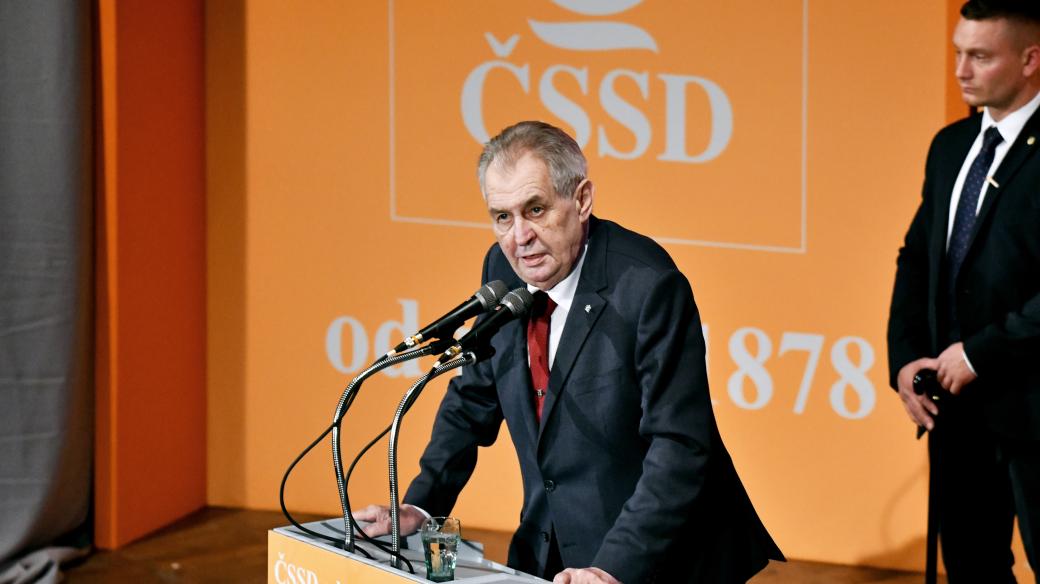 Prezident Miloš Zeman na sjezdu ČSSD prohlásil, že strana má obrovský potenciál. Pro menšiny by ale podle něj neměla zapomínat na většinu