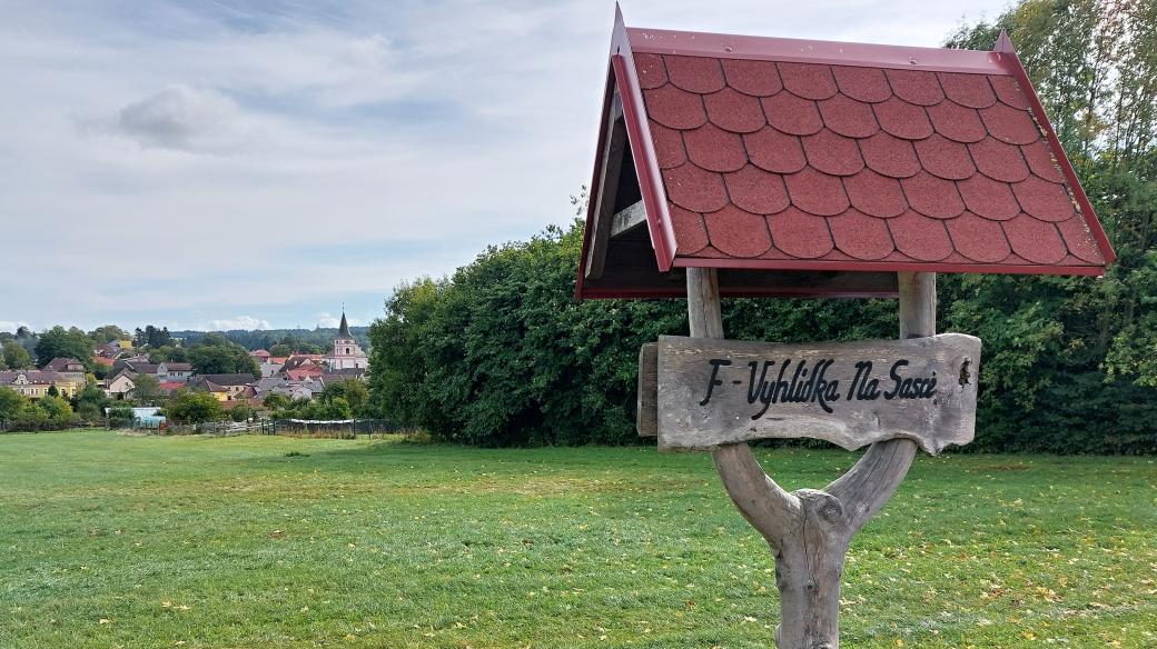 Kolem Černovic je celkem šest vyhlídek na město