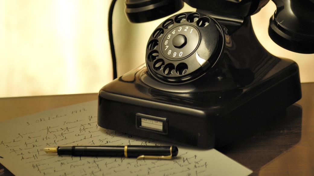 Starý telefon