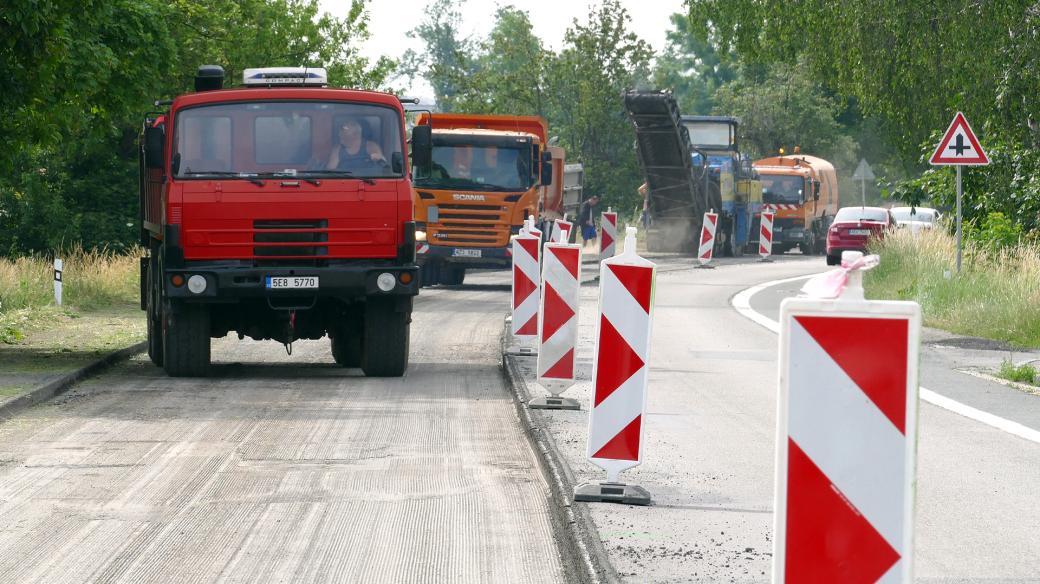 Ze Slatiňan do Chrudimi jen objížďkou. Silnice je po dobu rekonstrukce průjezdná jen jedním směrem