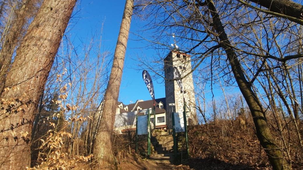 Liberecký výšina stojí na kopci Kovadlina ve výšce 546 metrů nad mořem