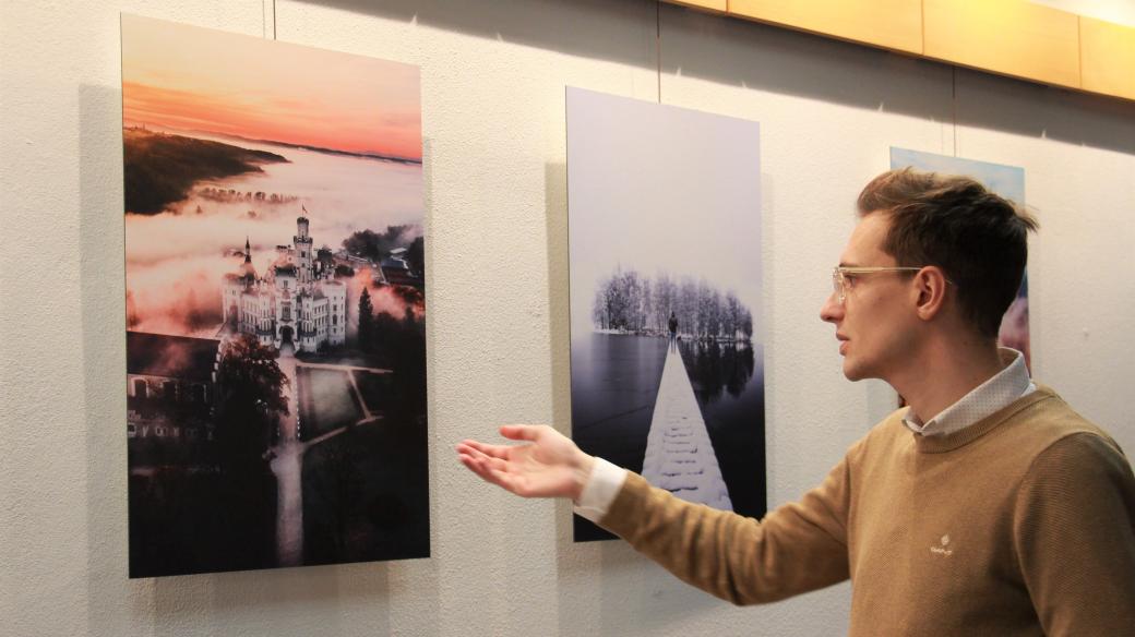 Vernisáž výstavy fotografií Tomáše Perzla v Českém rozhlase České Budějovice