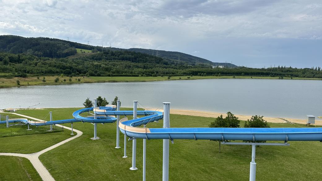 Jeden z nejdelších venkovních tobogánů u nás najdete v Sokolově