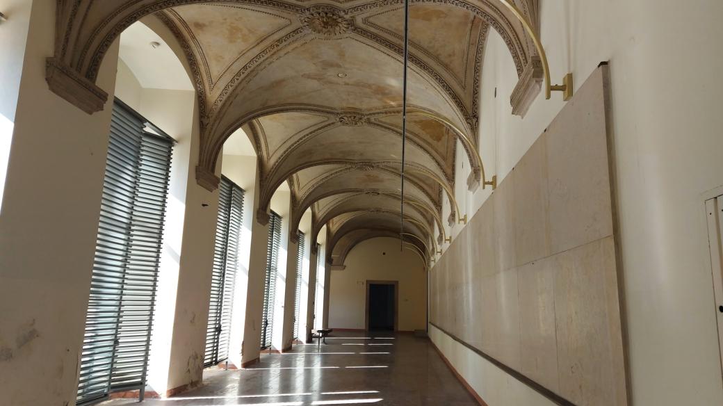 Svatojiřský klášter - interiéry. V současné sobě je areál z důvodu oprav a nutné rekonstrukce uzavřen
