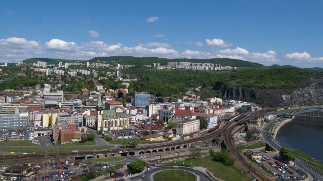 Ústí nad Labem, ještě se starou tržnicí v místech, kde se teď nachází OC From