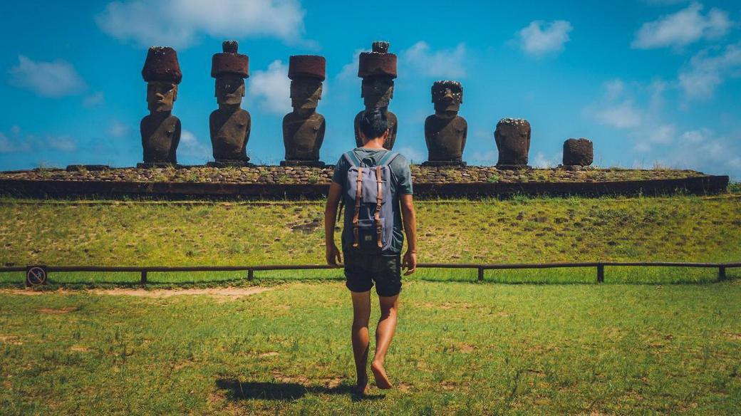 Turista na Velikonočním ostrově