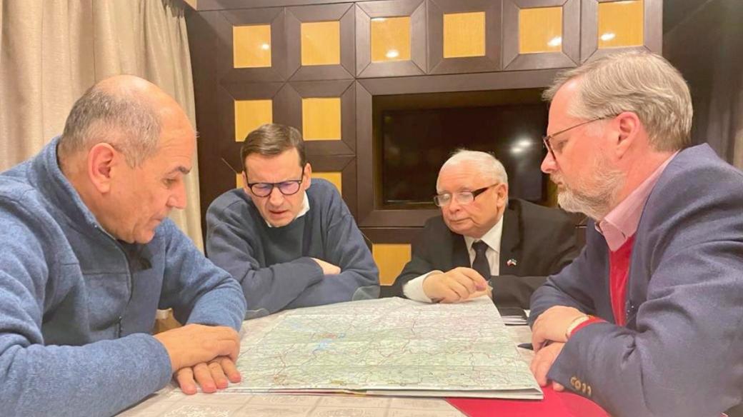 Zleva premiéři Slovinska a Polska Janez Janša a Mateusz Morawiecki, bývalý polský premiér Jaroslaw Kaczynski a předseda české vlády Petr Fiala