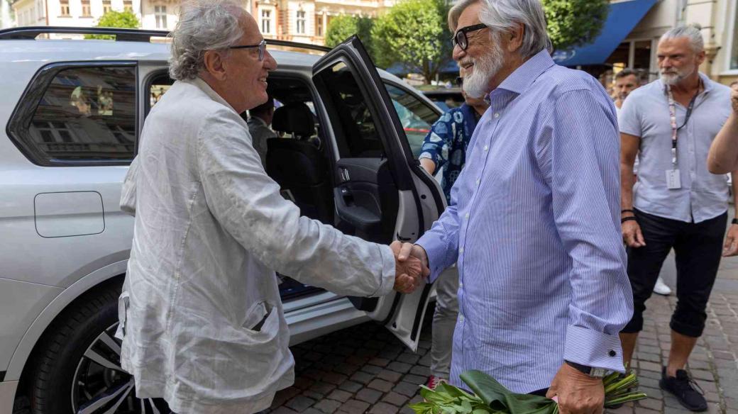 Herec Geoffrey Rush a prezident festivalu Jiří Bartoška