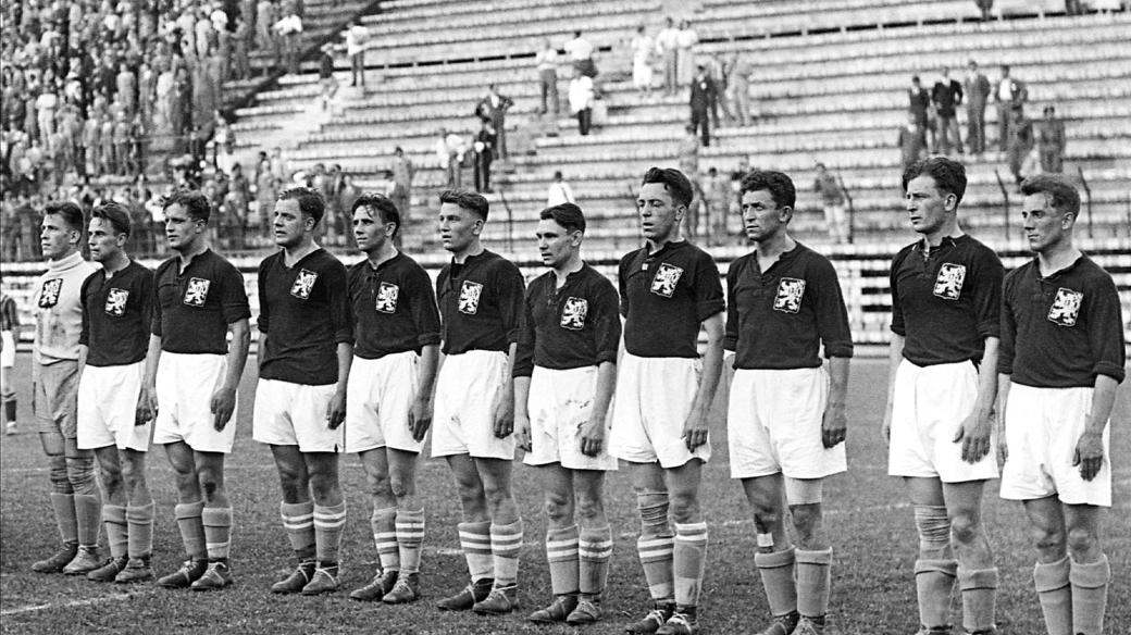 Československý tým před finále fotbalového MS 1934. Zavzpomínejte s námi na československé a české účasti na světových fotbalových šampionátech