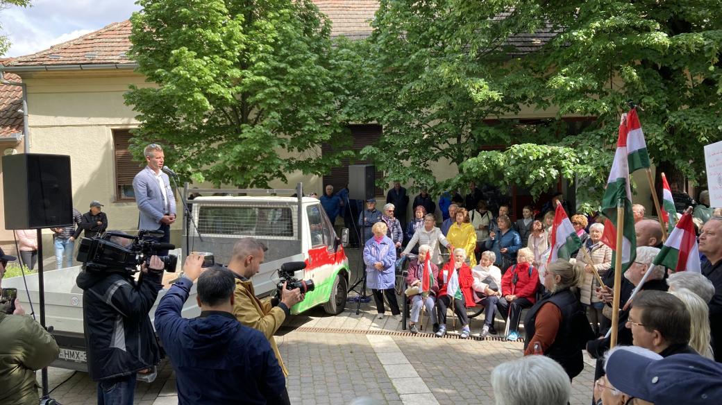 Nová politická hvězda Péter Magyar na náměstí v Siklósi