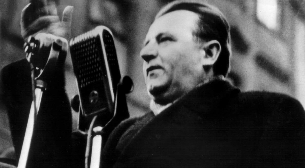 Klement Gottwald při projevu v únoru 1948