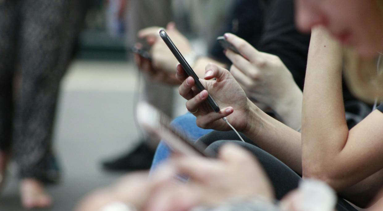 Mobil, mobilní telefon, mobilní telefony (ilustrační foto)