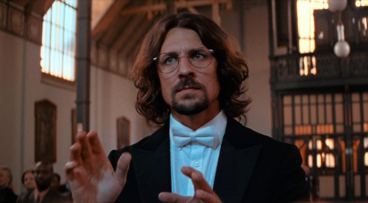 Juraj Loj v titulní roli filmu Sbormistr