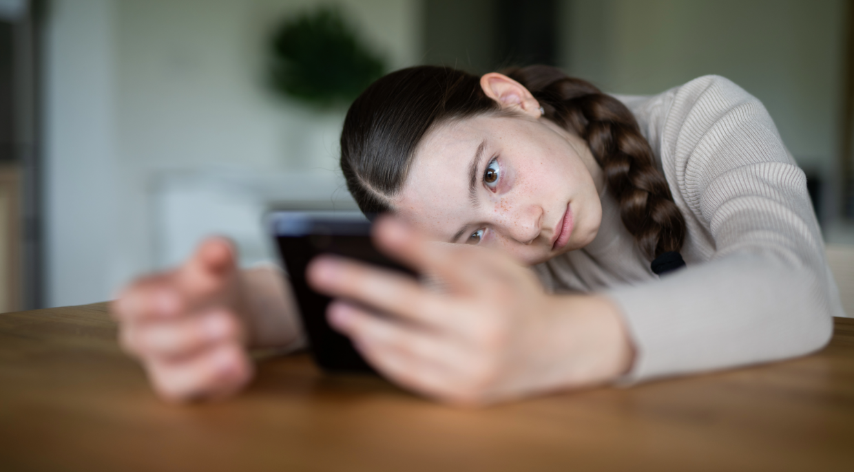 teenager mobil telefon duševní zdraví trendy tiktok deprese