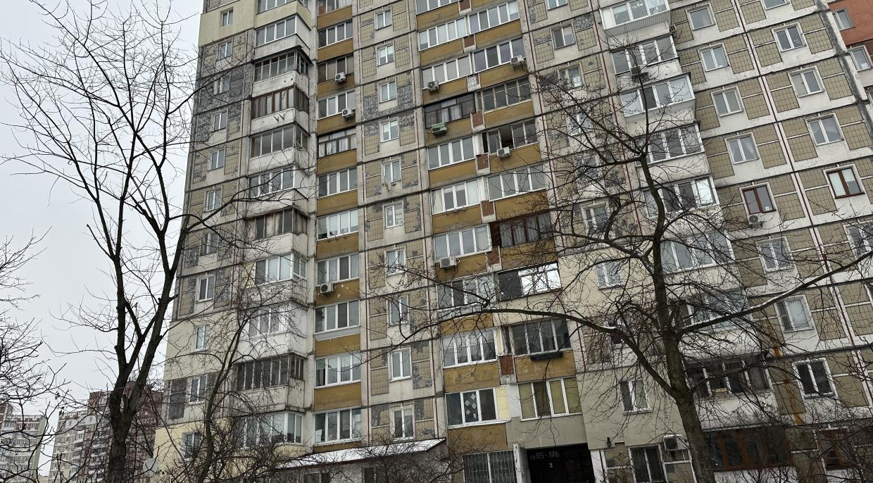 Stovky velkých bytových bloků v Kyjevě dál zůstávají bez elektřiny a tepla