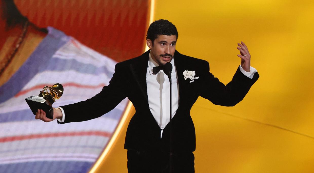 Grammy za album roku získal na nedělním vyhlašování amerických hudebních cen v Los Angeles portorikánský rapper Bad Bunny za kolekci Debí Tirar Más Fotos