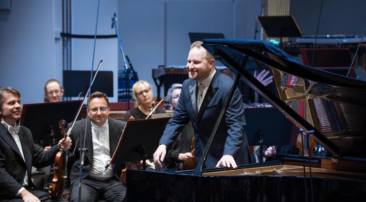 Janáčkova filharmonie Ostrava a klavírista Lukáš Vondráček